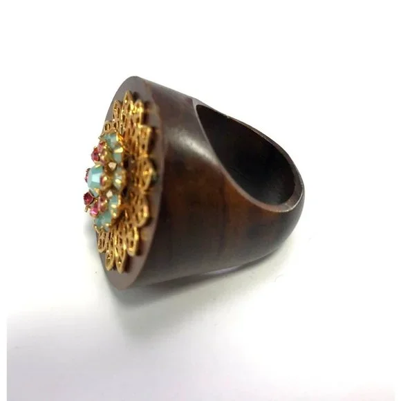 Vintage Chunky Teak Wood and Rhinestone Cocktail Ring Gold Tone Filagree Sz 8.25 - Picture 4 of 8